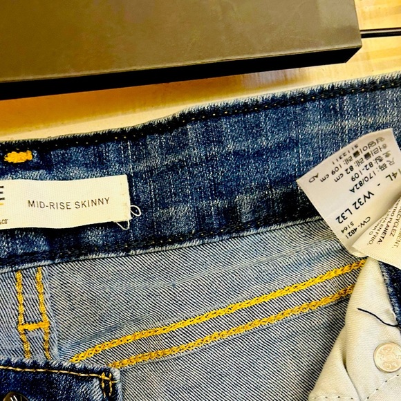 Levi Strauss Signature Gold Women's Totally Shaping Skinny Jeans, size 14L - Picture 3 of 6